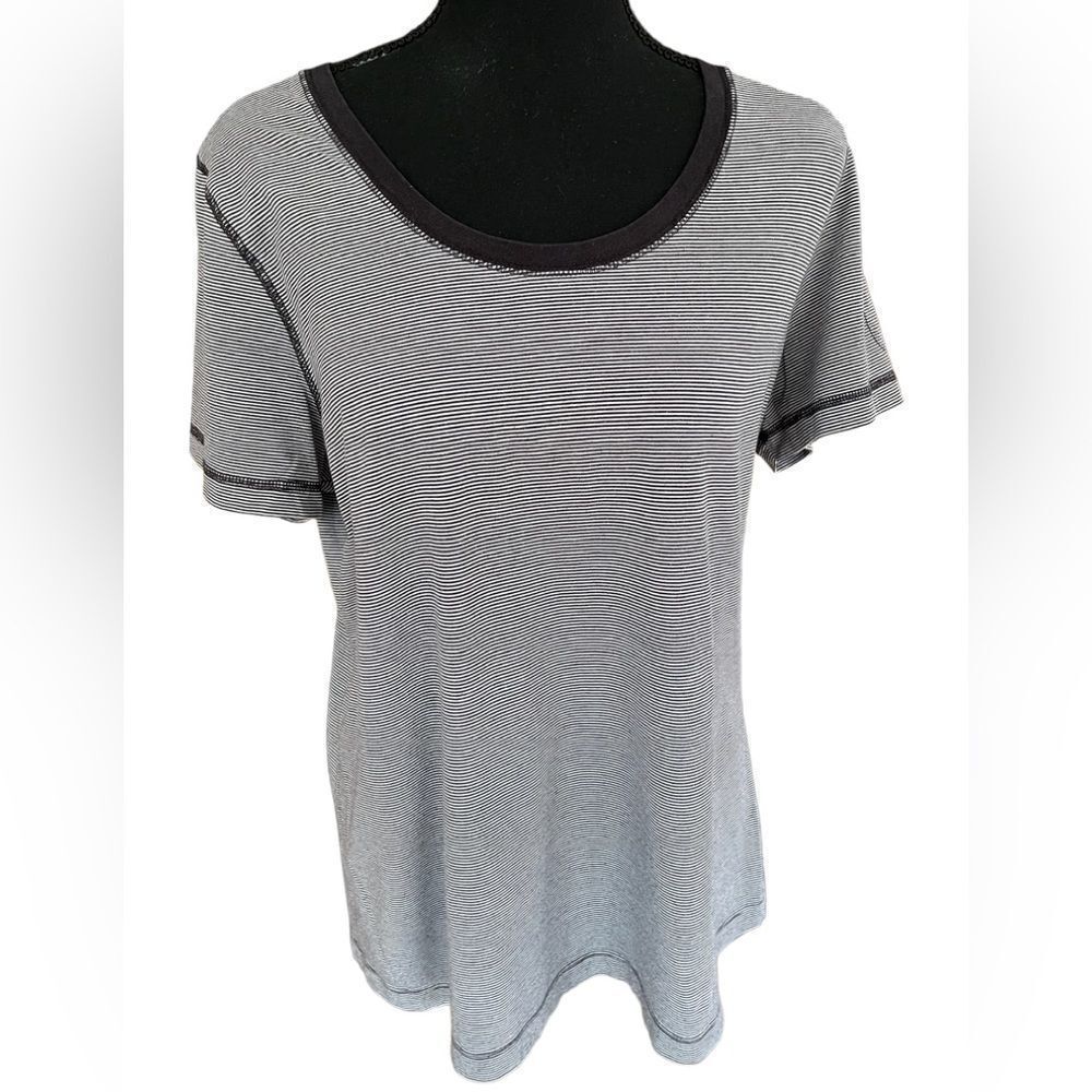 Land’s End round neck black/ white striped tee size L